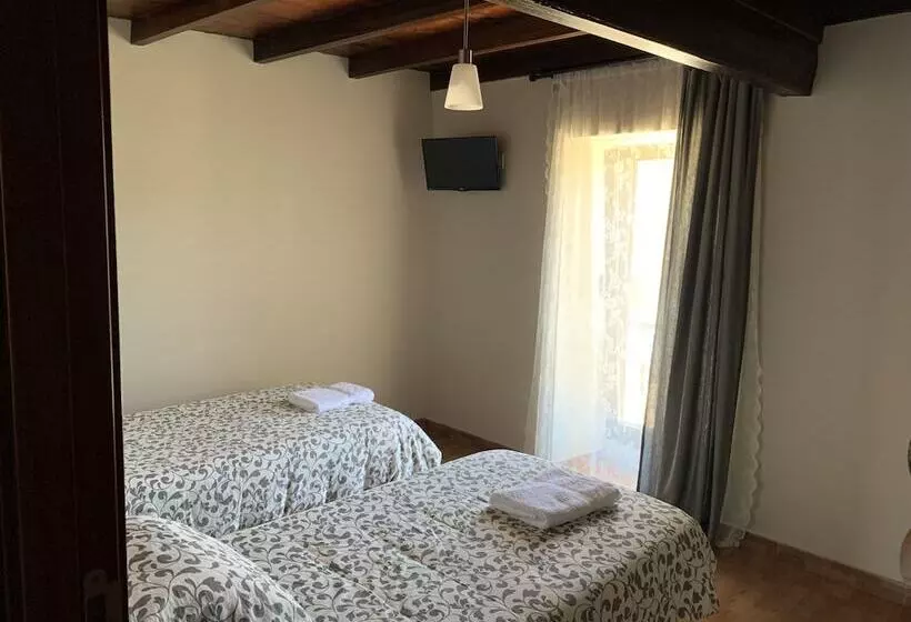 Albergue Ponte Olveira   Hostel
