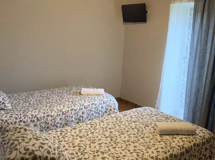 Albergue Ponte Olveira   Hostel
