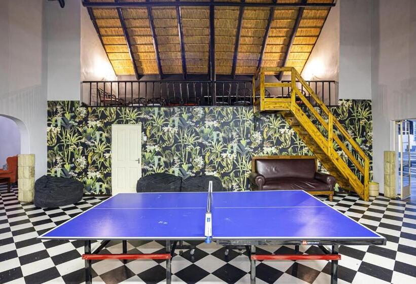 Отель Cavern Resort & Spa