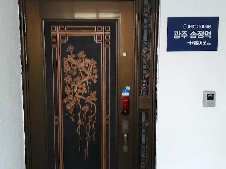 ペンション Gwangju Songjeong Station Guesthouse   Hostel