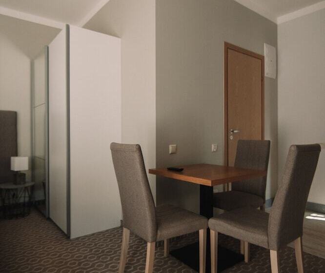 Merepargi Aparthotel & Cafe