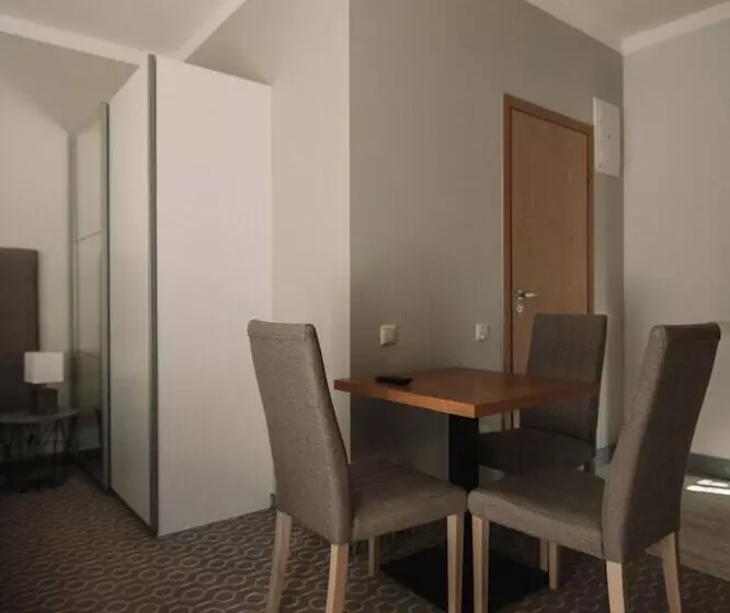 Merepargi Aparthotel & Cafe