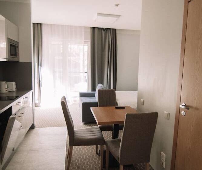 Merepargi Aparthotel & Cafe