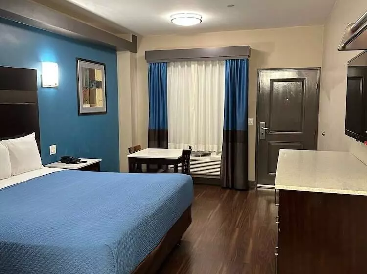 Hotelli Crystal Palace Inn