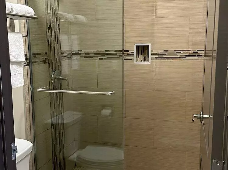 Hotelli Crystal Palace Inn