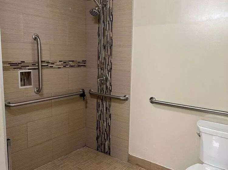 Hotelli Crystal Palace Inn