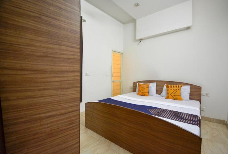 Hotelli Spot On 37048 Saini Guest House