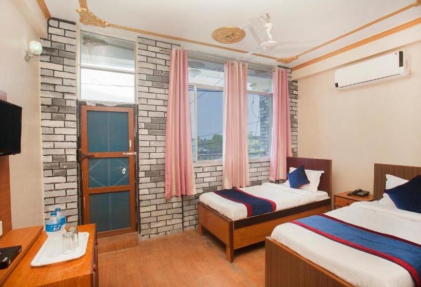 Oyo 314 Hotel Holy Palace