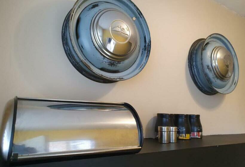 Пансион Domba Self Catering Suites