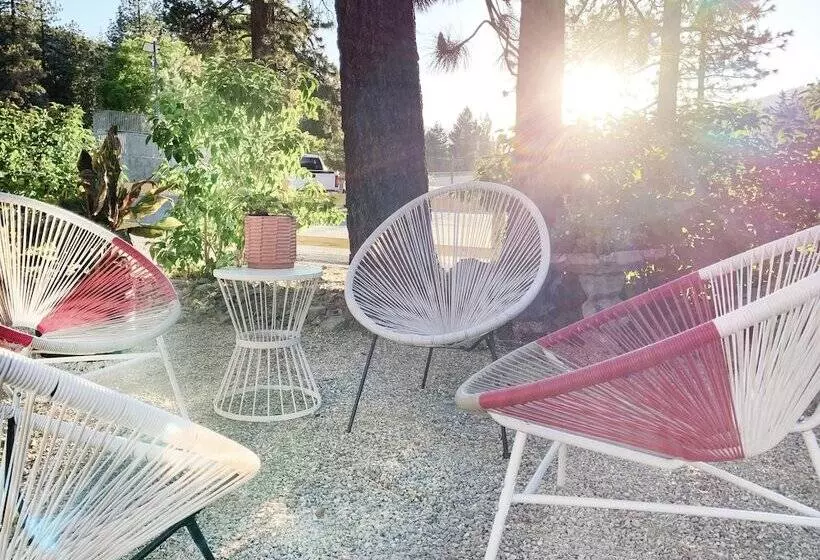 Retkeilymaja Grand Pine Cabins