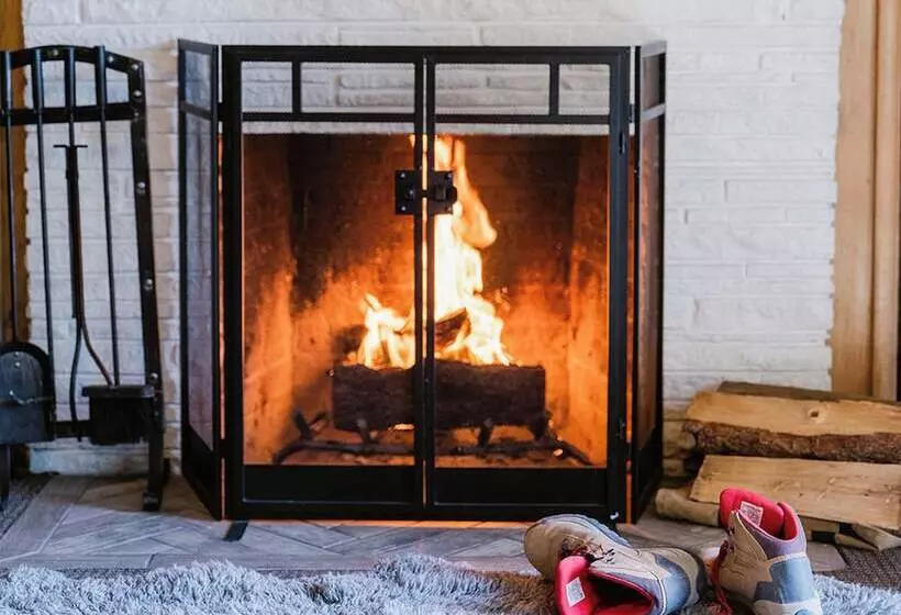 Retkeilymaja Grand Pine Cabins