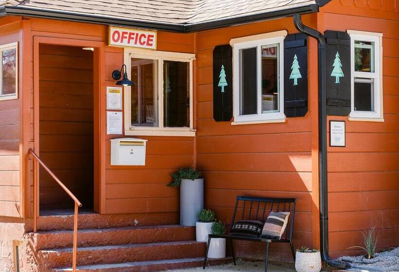 فندق صغير Grand Pine Cabins