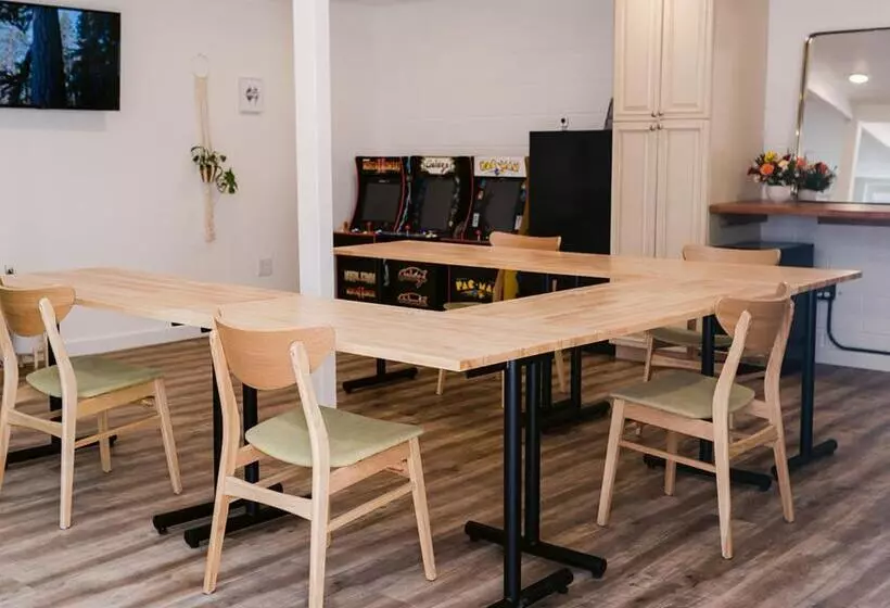 Retkeilymaja Grand Pine Cabins