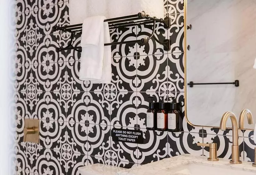 Retkeilymaja Grand Pine Cabins