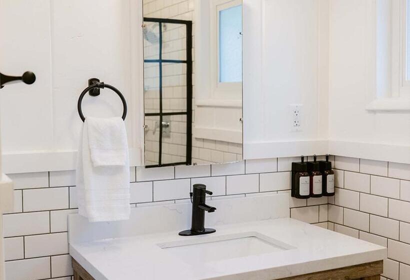 فندق صغير Grand Pine Cabins