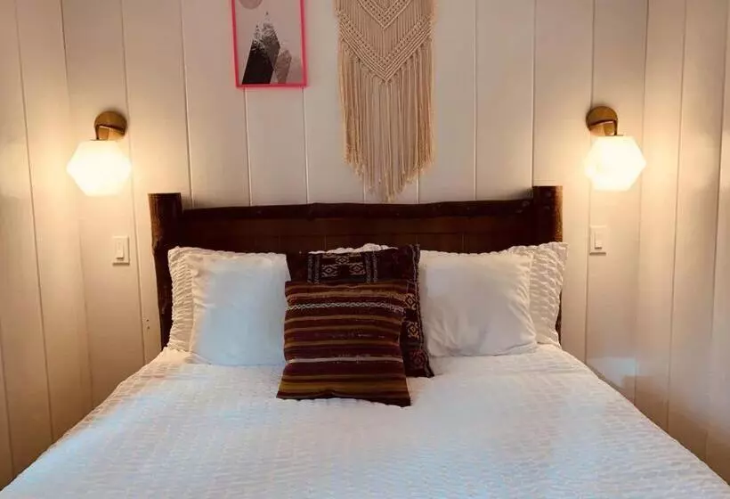 Retkeilymaja Grand Pine Cabins