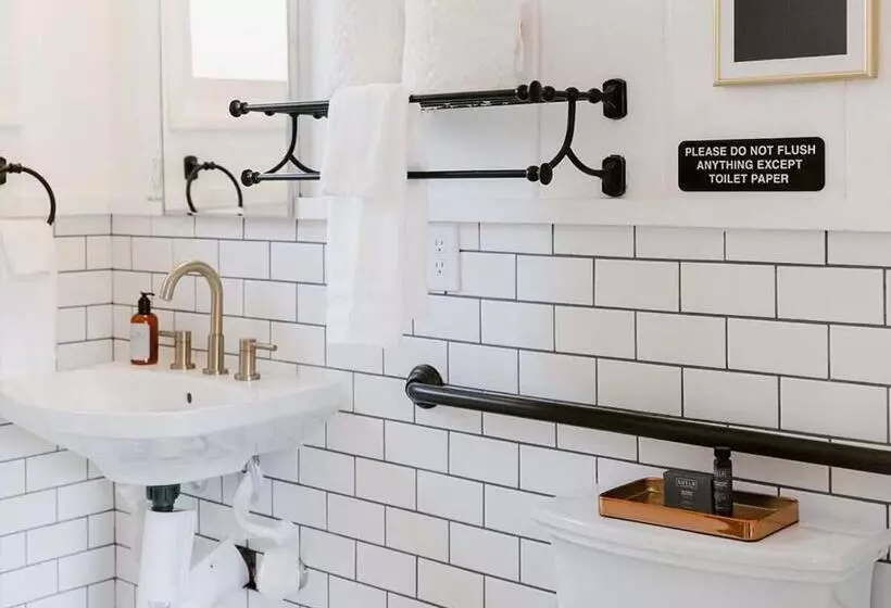 Retkeilymaja Grand Pine Cabins