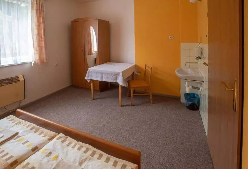 Retkeilymaja Pension Palla