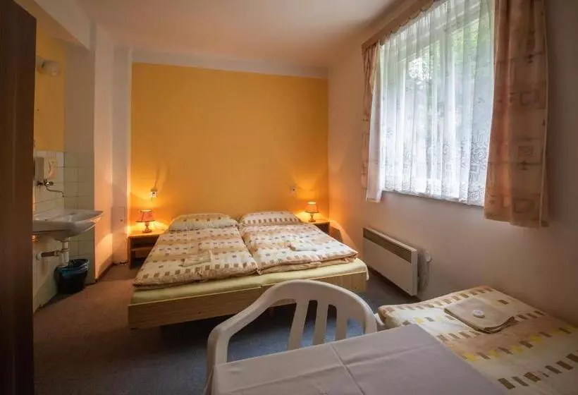 Retkeilymaja Pension Palla