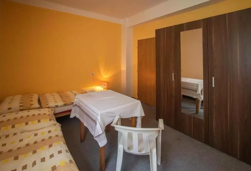 Retkeilymaja Pension Palla