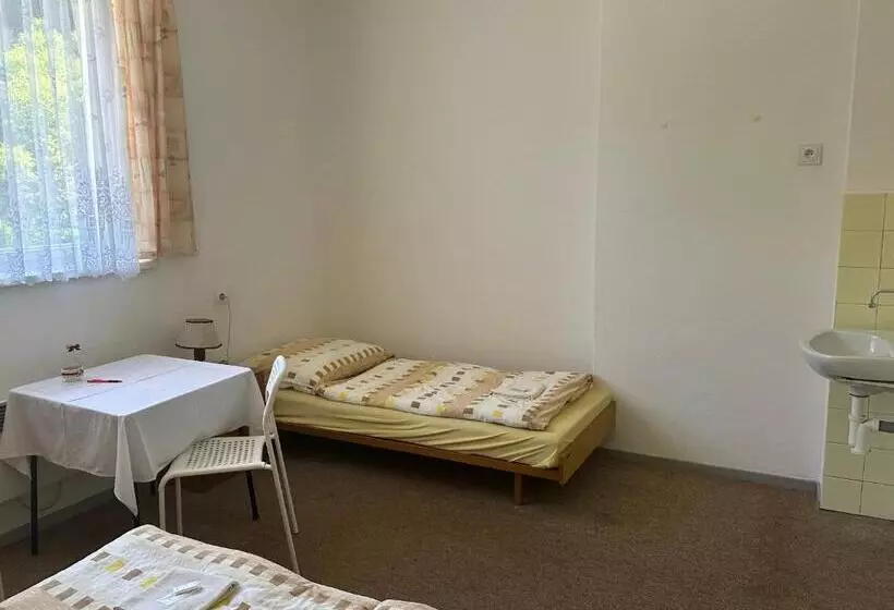 Retkeilymaja Pension Palla