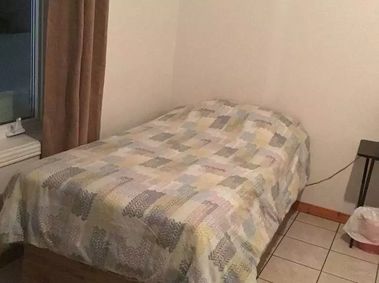 ホテル Auberge Du Lac Tiblemont