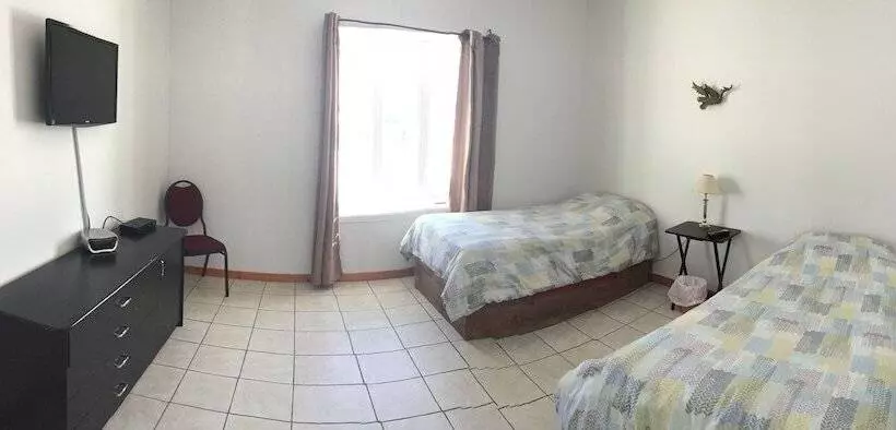 ホテル Auberge Du Lac Tiblemont