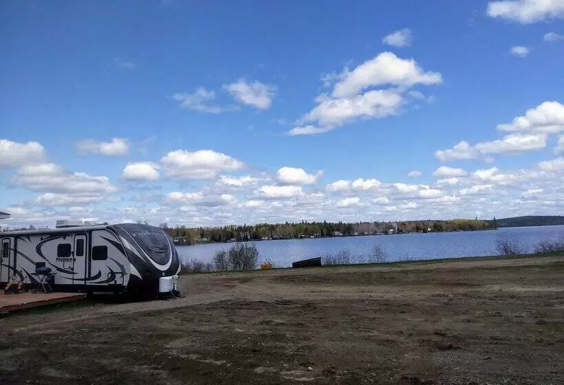 ホテル Auberge Du Lac Tiblemont