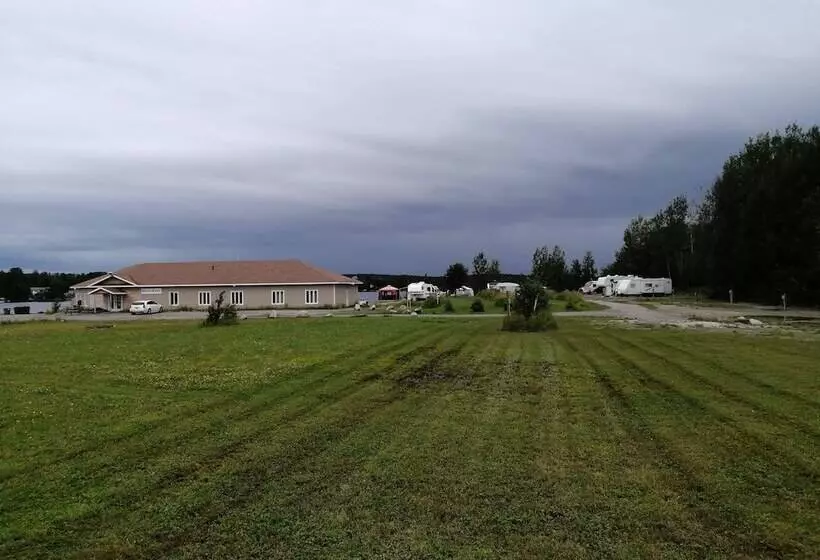 ホテル Auberge Du Lac Tiblemont