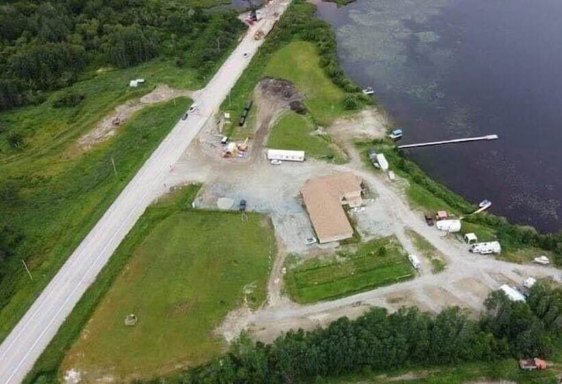 ホテル Auberge Du Lac Tiblemont