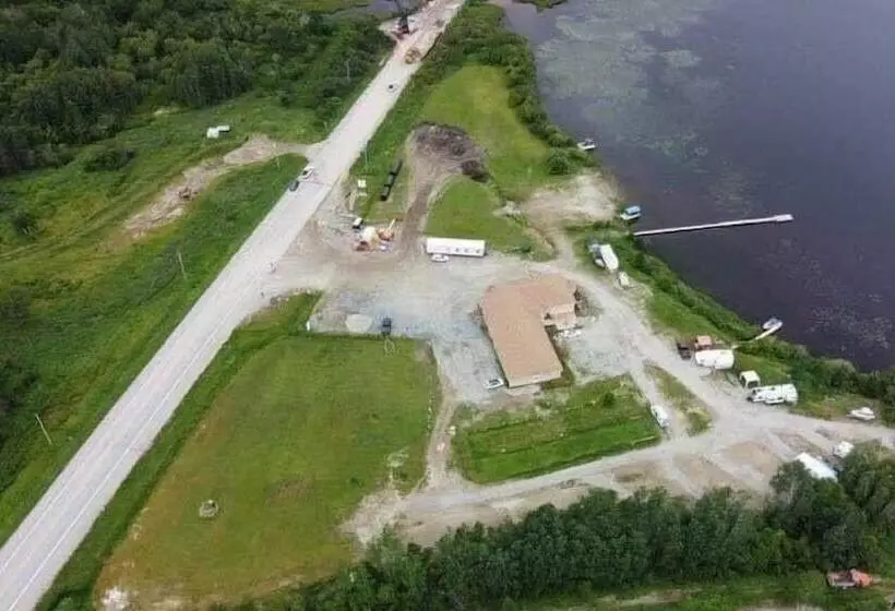 ホテル Auberge Du Lac Tiblemont