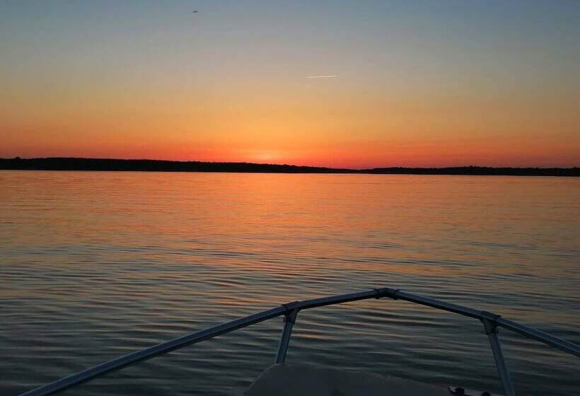 ホテル Auberge Du Lac Tiblemont