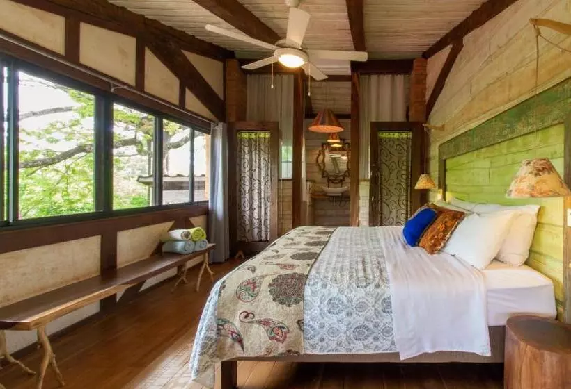 Hotelli Latica Lodge