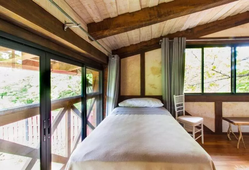 Hotelli Latica Lodge