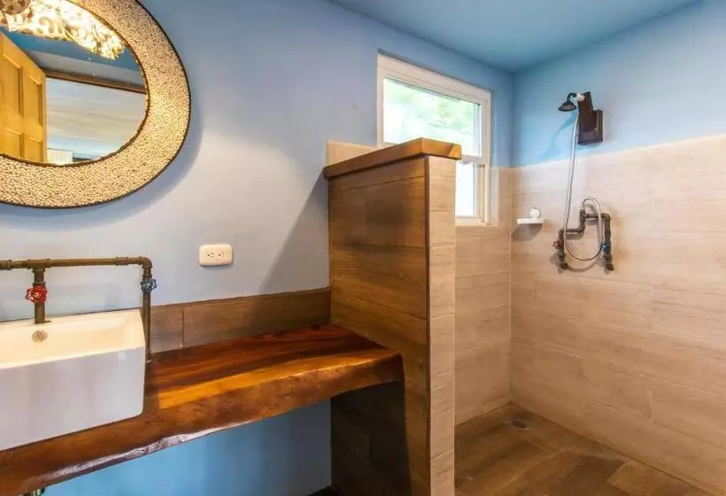 Hotelli Latica Lodge