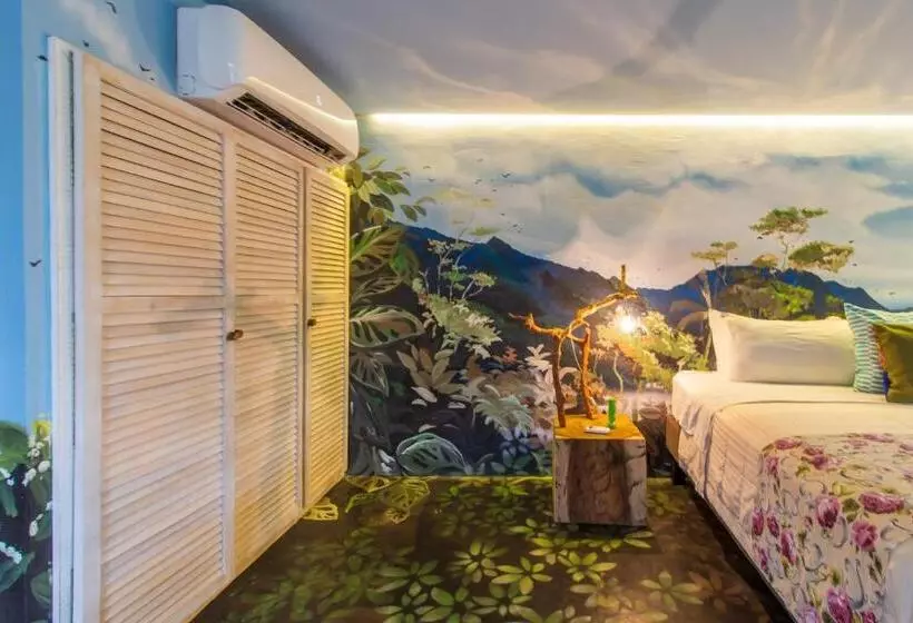 Hotelli Latica Lodge