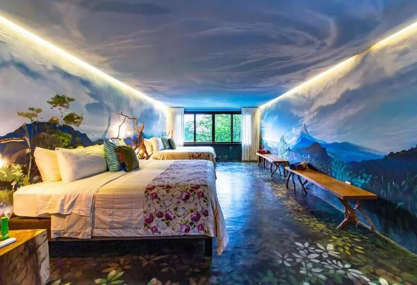 Hotelli Latica Lodge