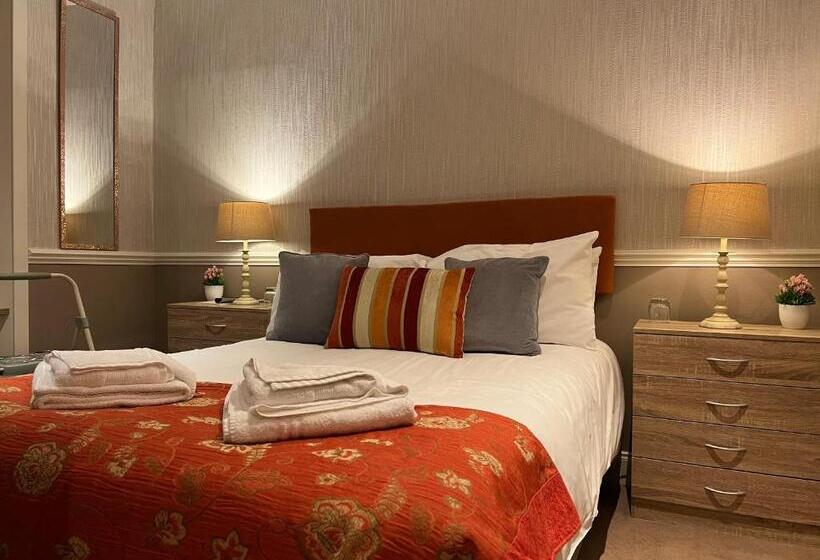 Hotell The Crees Room Only No Bar Or Restaurant