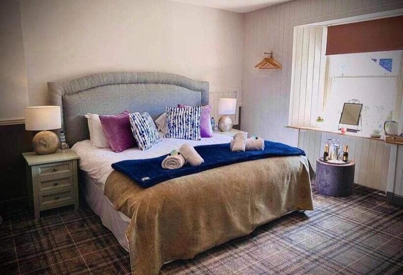 Hotell The Crees Room Only No Bar Or Restaurant