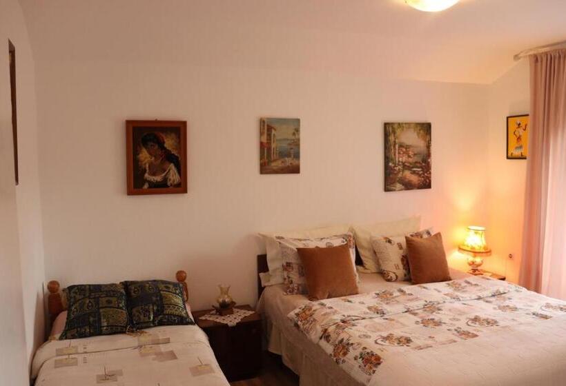 تختخواب و صبحانه Frile Apartments