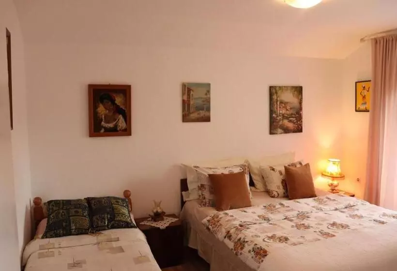 تختخواب و صبحانه Frile Apartments