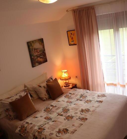 تختخواب و صبحانه Frile Apartments