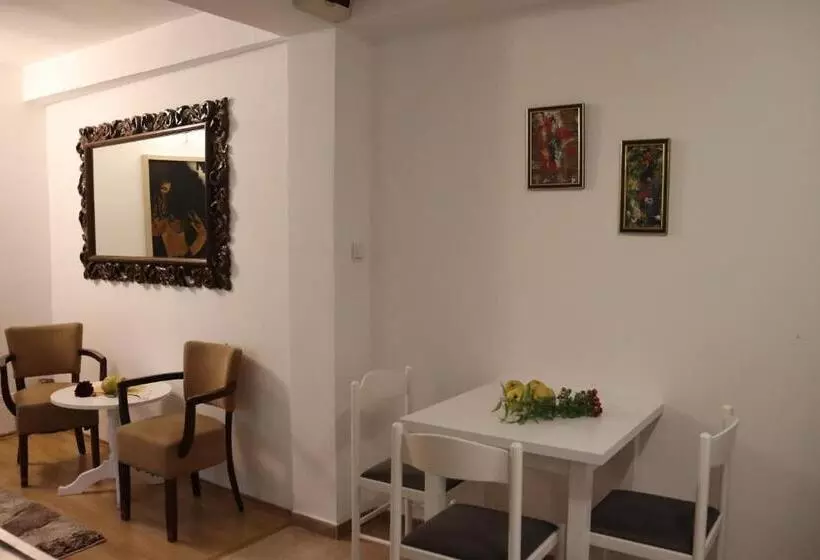 تختخواب و صبحانه Frile Apartments
