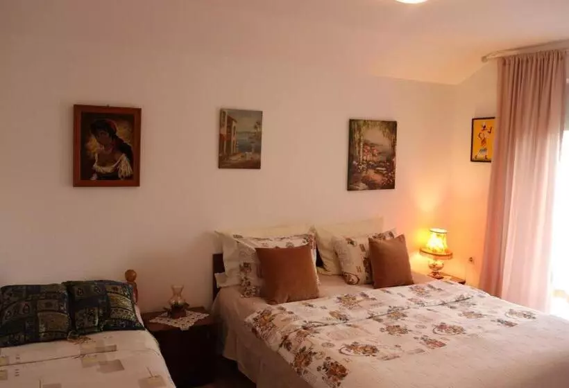 تختخواب و صبحانه Frile Apartments