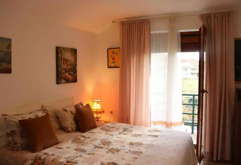 تختخواب و صبحانه Frile Apartments