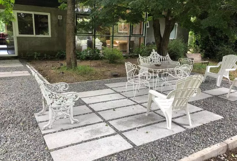 Hotelli Family Orchard Bed & Breakfast