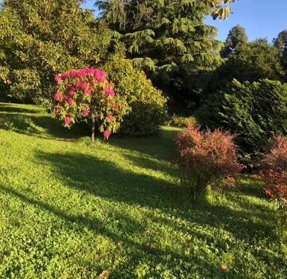 Hotelli Family Orchard Bed & Breakfast