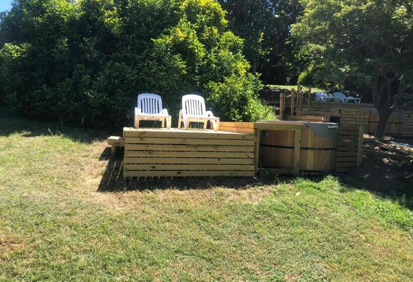 هتل Family Orchard Bed & Breakfast