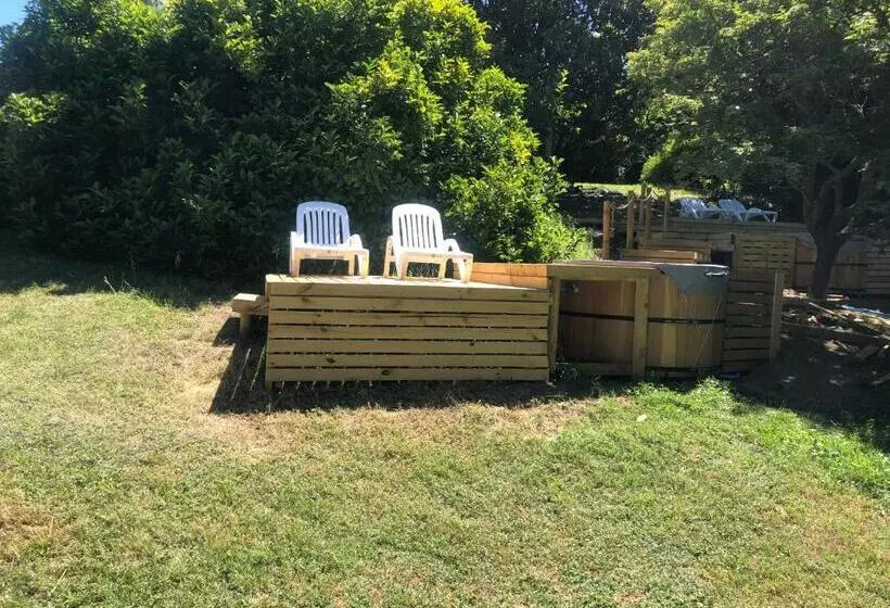 Hotelli Family Orchard Bed & Breakfast