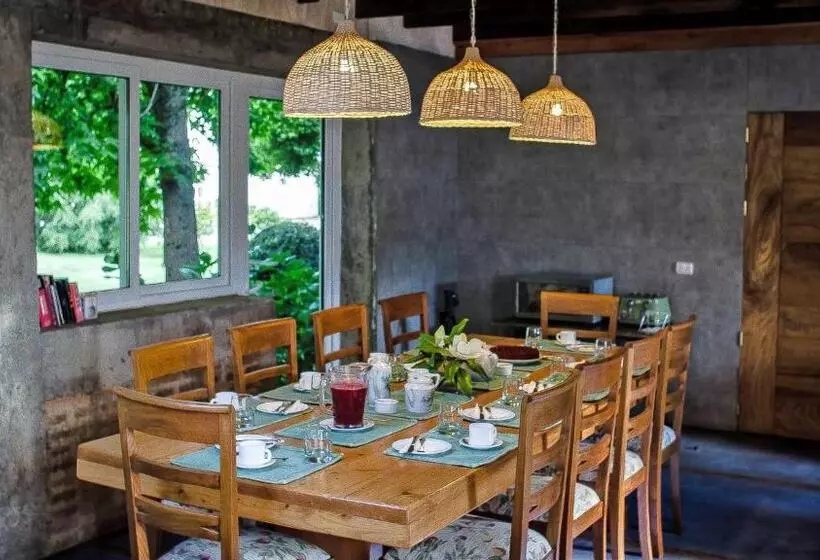 Hotelli Family Orchard Bed & Breakfast